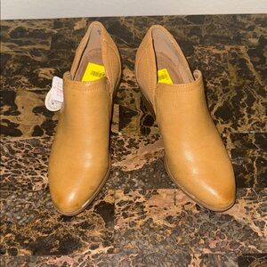 BareTraps Women's Tan Ankle Booties